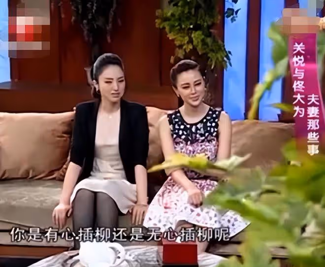 佟大為妻子帶三娃逛書店，大女兒比媽媽高半頭，被網友贊像王祖賢