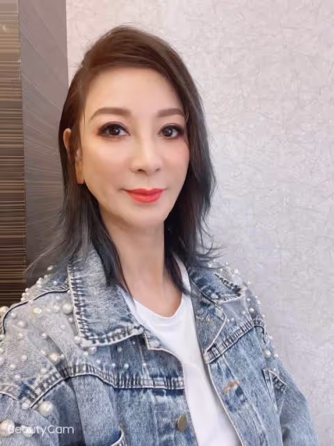 再苦也無怨!楊繡惠國中畢業「代阿西扛家計」拚四房寵爸媽,57歲砸千萬「新身份曝光」粉絲全喊話:你是最棒的