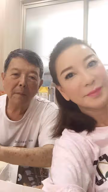 再苦也無怨!楊繡惠國中畢業「代阿西扛家計」拚四房寵爸媽,57歲砸千萬「新身份曝光」粉絲全喊話:你是最棒的