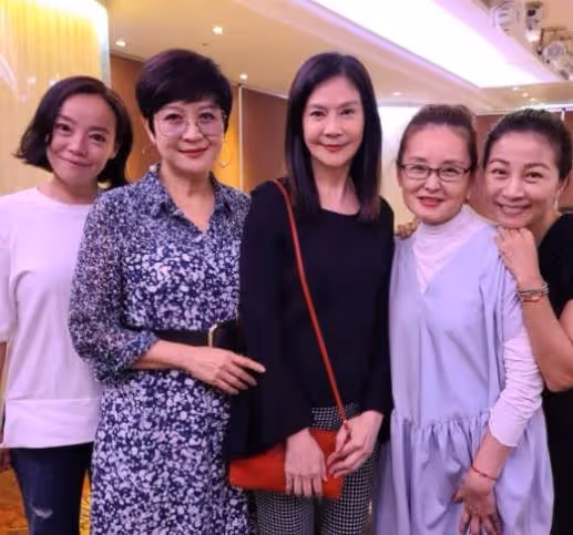 隔20多年《花系列》再相聚!「同學會大團聚」粉絲驚呼:一個比一個年輕,勾經典回憶感嘆:「朋友是老的好」