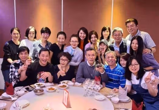 隔20多年《花系列》再相聚!「同學會大團聚」粉絲驚呼:一個比一個年輕,勾經典回憶感嘆:「朋友是老的好」