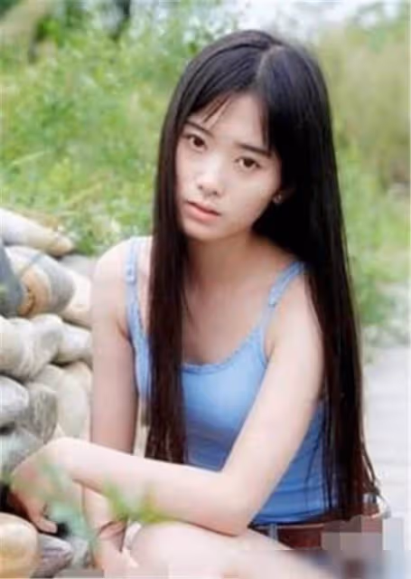 楊穎18歲長相標緻,迪麗熱巴18歲清新可人,鞠婧禕18歲成鄰家女孩,看到趙麗穎:馮紹峰絕對賺大了!