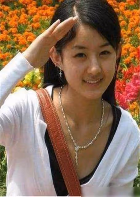 楊穎18歲長相標緻,迪麗熱巴18歲清新可人,鞠婧禕18歲成鄰家女孩,看到趙麗穎:馮紹峰絕對賺大了!