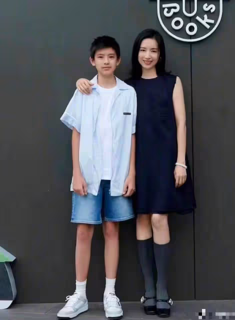 董潔帶兒子出席活動，潘粵明轉發內容相繼被罵，這場婚姻沒有勝者