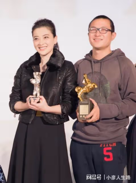 梅婷：替前夫澄清拋棄緋聞，37歲嫁普通丈夫，如今兒女雙全