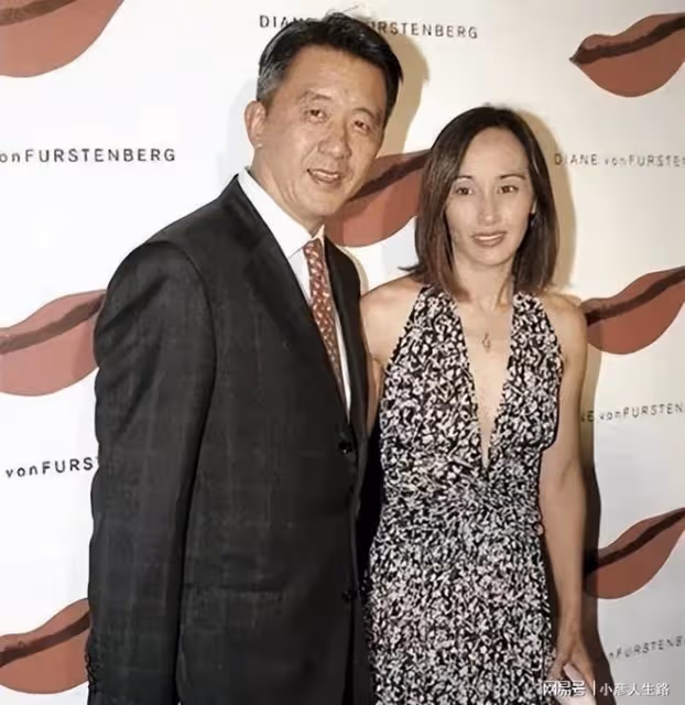 她是張國榮好友，曾被周星馳瘋狂追求，如今58歲幸福成這樣？