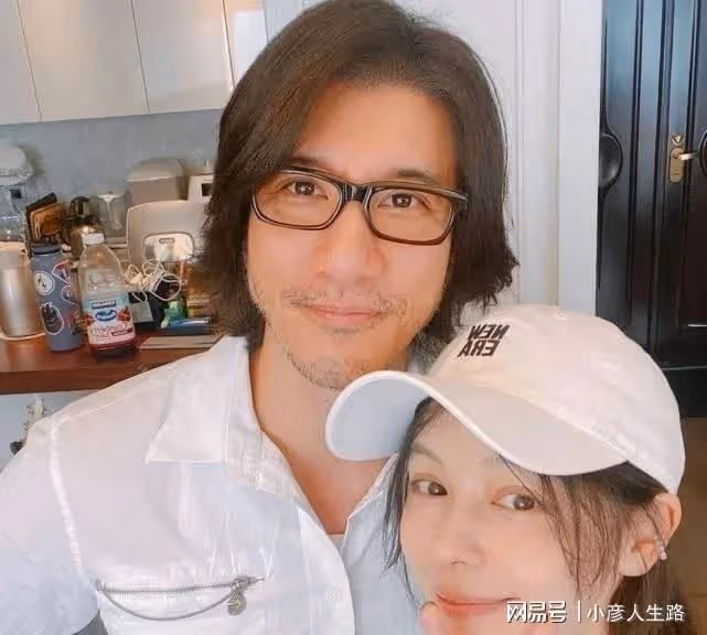 「雙面玉女」徐若瑄幻滅史:知人知面不知心,人前清純,人後瘋狂