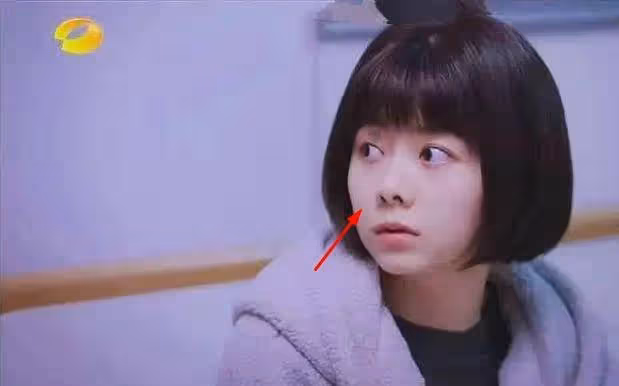 《以家人之名》30歲譚松韻演高中生,網友卻都在關注她的鼻子_流失_戲路_薩日娜