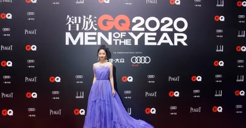 譚松韻太像洋娃娃了，身穿薰衣草抹胸裙唯美靈動，成全場最佳_禮服_身材矮小_臉蛋