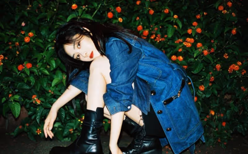 譚松韻太像洋娃娃了,身穿薰衣草抹胸裙唯美靈動,成全場最佳_禮服_身材矮小_臉蛋