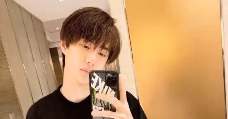 有種「養眼」叫王一博的證件照，尤其是穿上空少制服，帥翻了_美顏_網友_認可