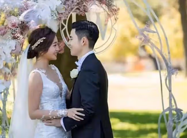 遲重瑞出席孫女澳洲婚禮 新娘顏值似陳麗華