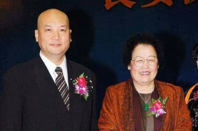 遲重瑞出席孫女澳洲婚禮 新娘顏值似陳麗華