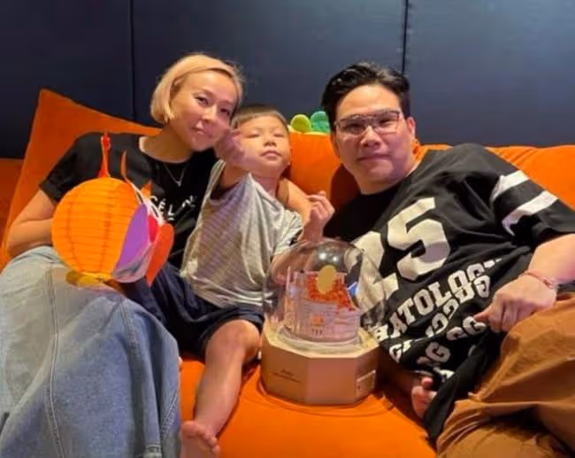 葉童攜老公參加富豪聚會 滿頭白髮變化大