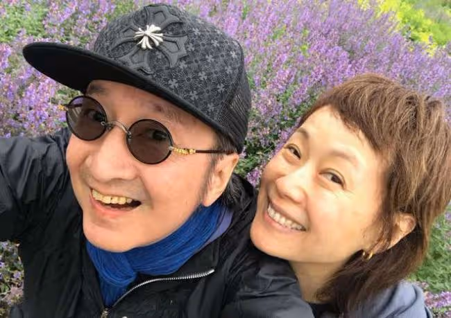 葉童攜老公參加富豪聚會 滿頭白髮變化大