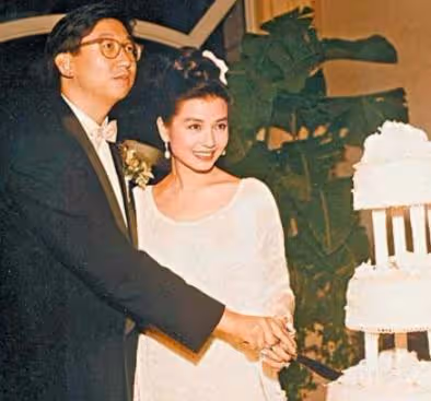 鍾楚紅現身木材廠 美人遲暮頭髮泛白身材發福