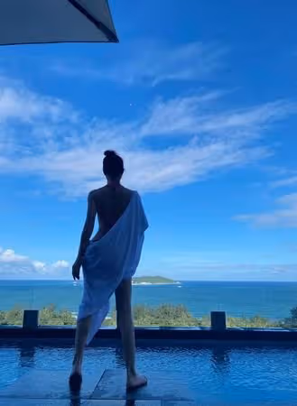 不甩酸民！李玟浴巾裹身曬火辣S曲線　加碼坦蕩曬素顏照