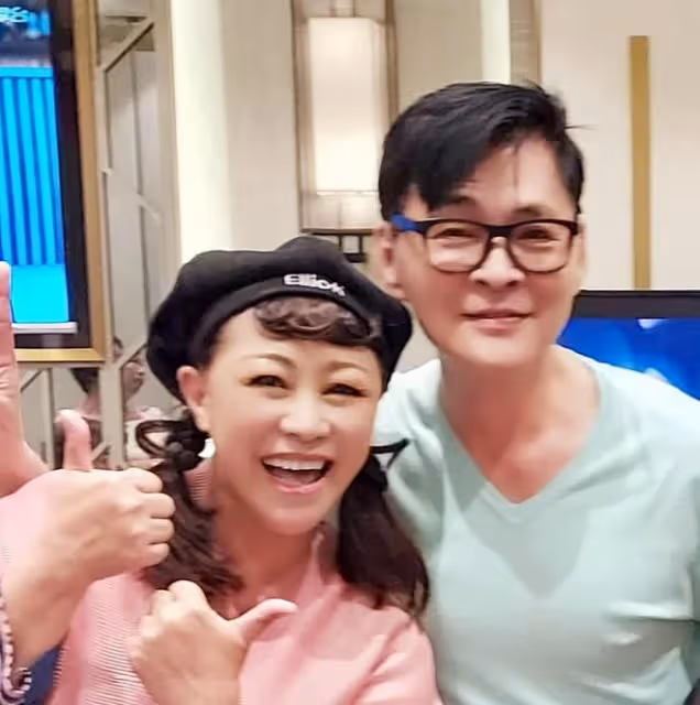 顧冠忠夫婦罕秀恩愛!婚後在農村生活愜意,相戀25年無娃仍甜蜜