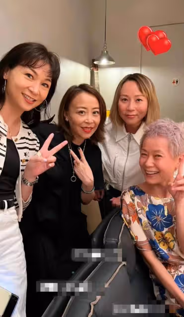 59歲葉童近照變化大!喝到滿臉通紅不敢認,與丈夫恩愛合體引關注