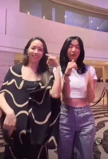 43歲侯佩岑被疑懷三胎!頭髮稀疏腹部突出,與周杰倫一家同在澳洲