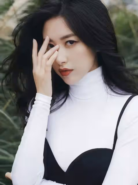 女神變大媽?朱珠產女10個月後身材仍未恢復,肩寬體胖媽媽臀搶眼