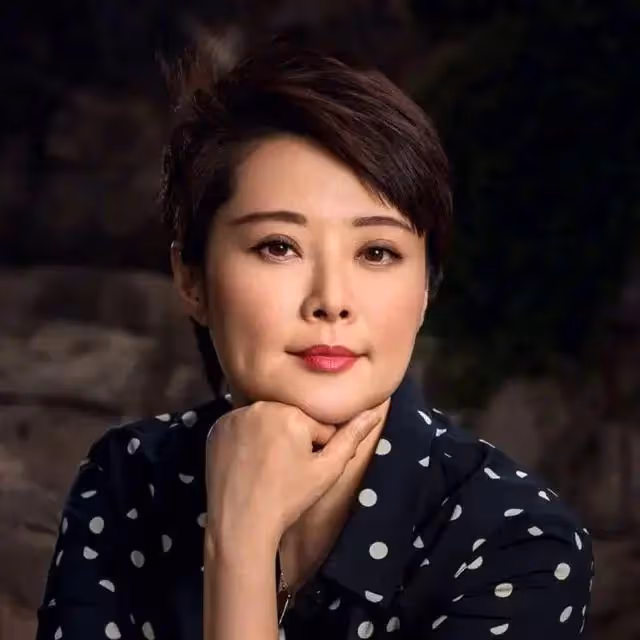 袁立又惹爭議!疑小號力挺張小泉經理,吐槽中國刀法破壞食品紋路