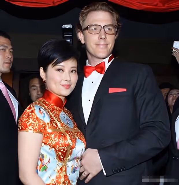 袁立又惹爭議!疑小號力挺張小泉經理,吐槽中國刀法破壞食品紋路