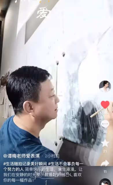 58歲朱軍狀態回春!豪宅內畫畫作品掛滿牆,送妻子12朵紅玫瑰示愛