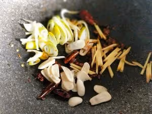 泡菜炒雞胗