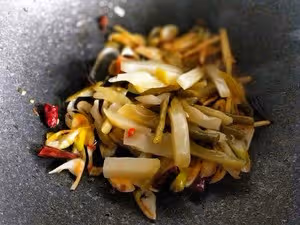 泡菜炒雞胗
