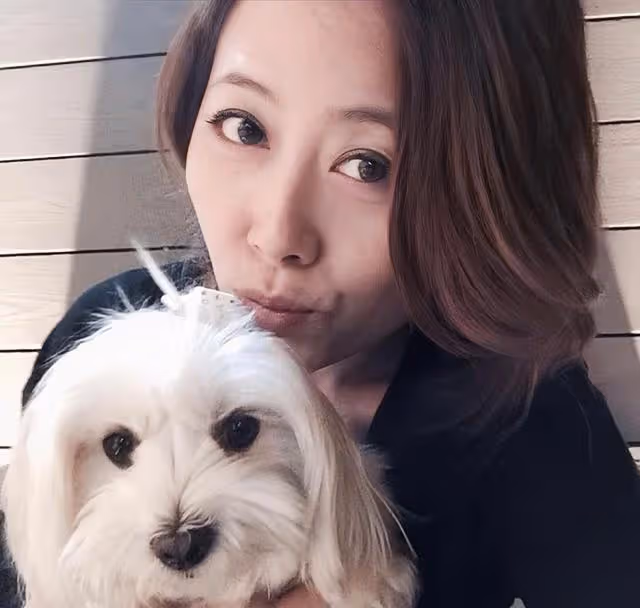 香港知名女星復出拍戲!轉行做網紅狀態凍齡,與富商丈夫聚少離多