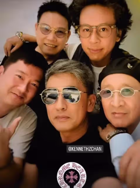 59歲葉童現身友人聚會!嘟嘴賣萌放飛自我,著裝品味被嘲變鄉村風