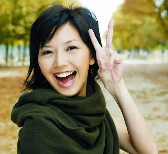 孫燕姿攜子跑步被偶遇!穿背心短褲身材好,9歲愛子身高直逼媽媽