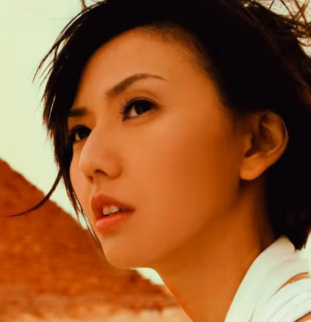 孫燕姿攜子跑步被偶遇!穿背心短褲身材好,9歲愛子身高直逼媽媽