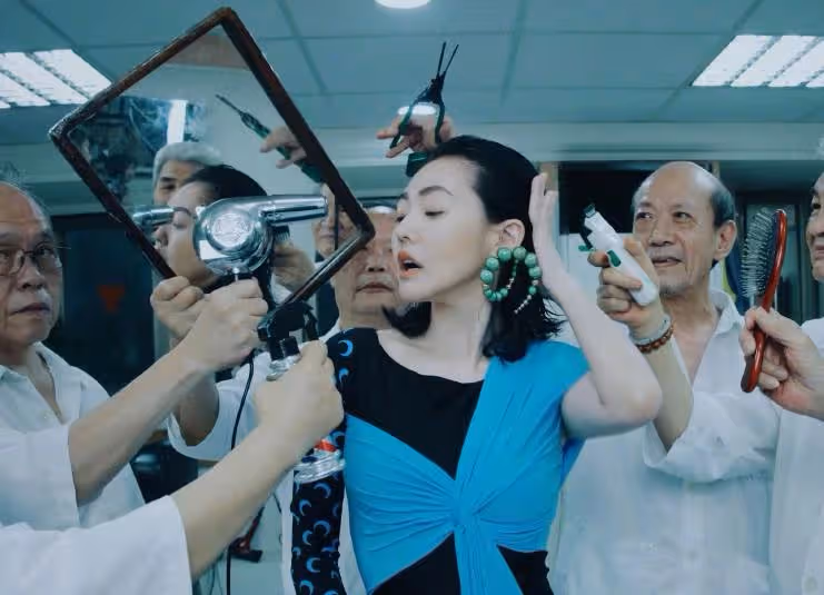小S深夜曬自拍照,意外曝光家居內景,物品雜亂不堪,被網友吐槽:豪宅太水!
