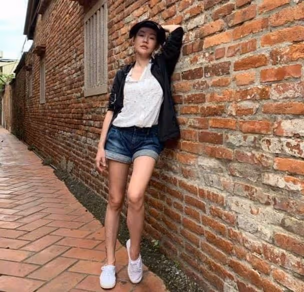 小S深夜曬自拍照,意外曝光家居內景,物品雜亂不堪,被網友吐槽:豪宅太水!