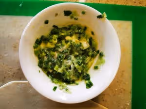 迄今為止最好吃最簡單的一款麵食：（面點小白也不會失手的）蔥花千層餅