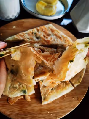 迄今為止最好吃最簡單的一款麵食：（面點小白也不會失手的）蔥花千層餅