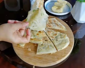 迄今為止最好吃最簡單的一款麵食：（面點小白也不會失手的）蔥花千層餅
