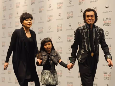 顏值最低星二代「塌鼻小眼不像爸媽」狂被嫌!長大神逆襲「長腿空靈系才女」網看呆:女大18變