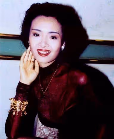 一代明星葉子楣:53歲痛失男友,相戀26年不婚不育,「單身獨居」至今曾經光環已不在:平淡才是幸福