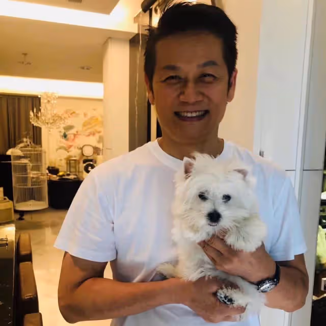 對老婆輸得起!徐乃麟無怨言「搭機通勤加拿大10年」奔波見妻小「30年堅持不換包」理由超甜蜜,網友直呼「模範夫妻」