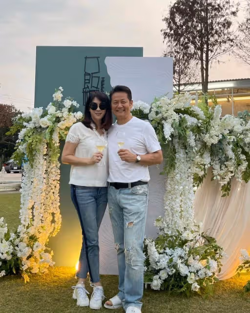 對老婆輸得起!徐乃麟無怨言「搭機通勤加拿大10年」奔波見妻小「30年堅持不換包」理由超甜蜜,網友直呼「模範夫妻」