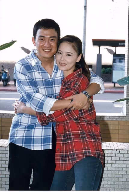 從小被笑沒娘!51歲女星和爸相依「7歲到工地搬磚頭養家」 靠自己轉運「買2500萬孝親房」憾父來不及享福!