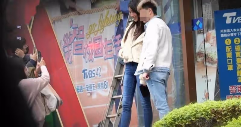 41歲隋棠被「質疑懷孕」,穿平底鞋衣著寬鬆,經紀人回應模稜兩可,網友:期待隋棠的好消息