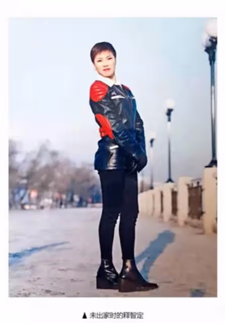 「女住持住1.4億別墅」開豪車,「2嫁和尚」僧袍裡穿黑絲,出家只爲斂財「名牌包包」裝九大衣櫃「修心禮佛全是假」