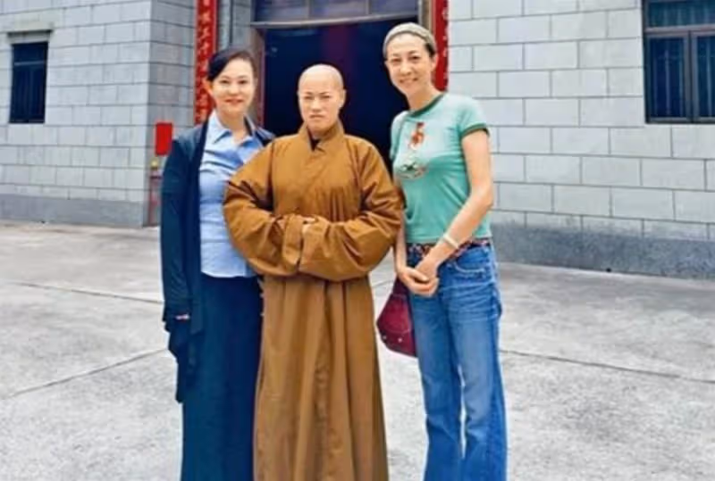 「女住持住1.4億別墅」開豪車,「2嫁和尚」僧袍裡穿黑絲,出家只爲斂財「名牌包包」裝九大衣櫃「修心禮佛全是假」