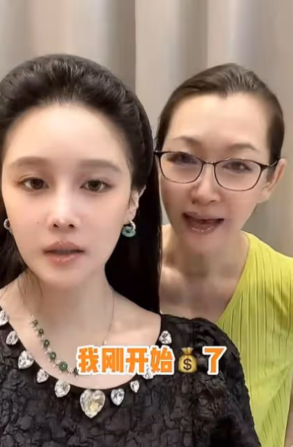 趙本山老婆身體狀況惹擔憂,暴瘦露面臉色白,比女兒還瘦變化太大