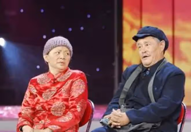 趙本山老婆身體狀況惹擔憂,暴瘦露面臉色白,比女兒還瘦變化太大