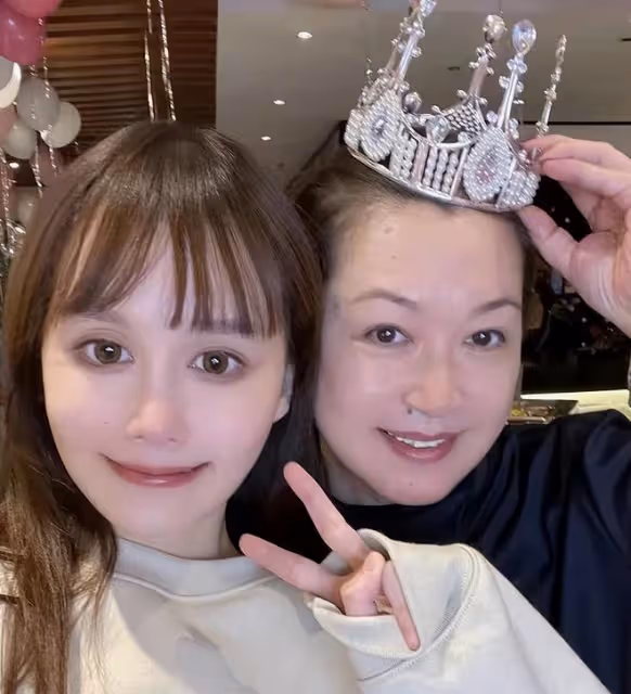 趙本山老婆身體狀況惹擔憂,暴瘦露面臉色白,比女兒還瘦變化太大